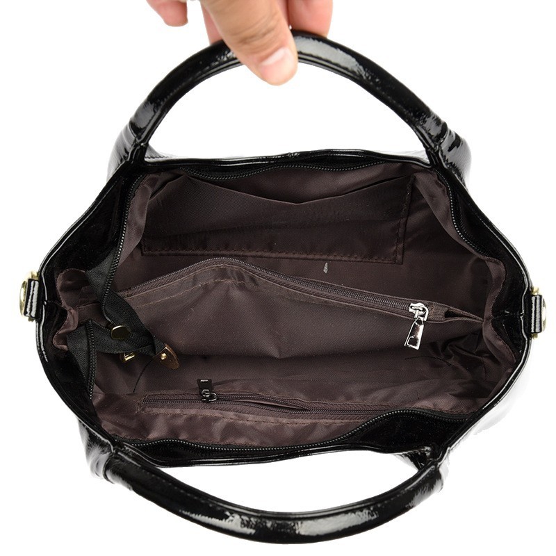 Sac de banlieue tendance en cuir brillant